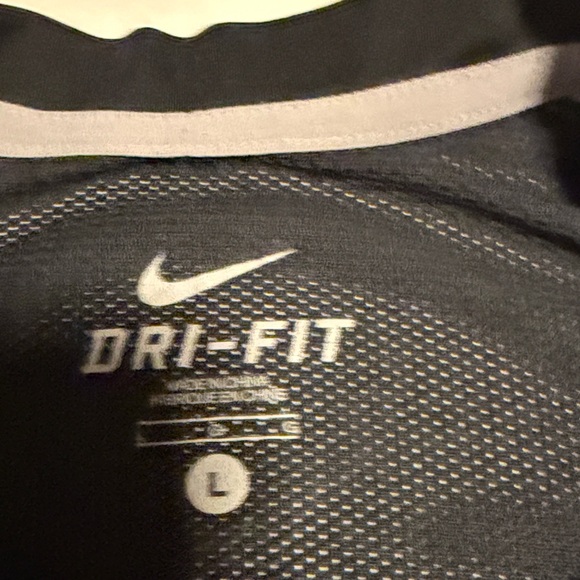 Nike Dri Fit Men's Black and Gray Short Sleeve Tee - Picture 3 of 5
